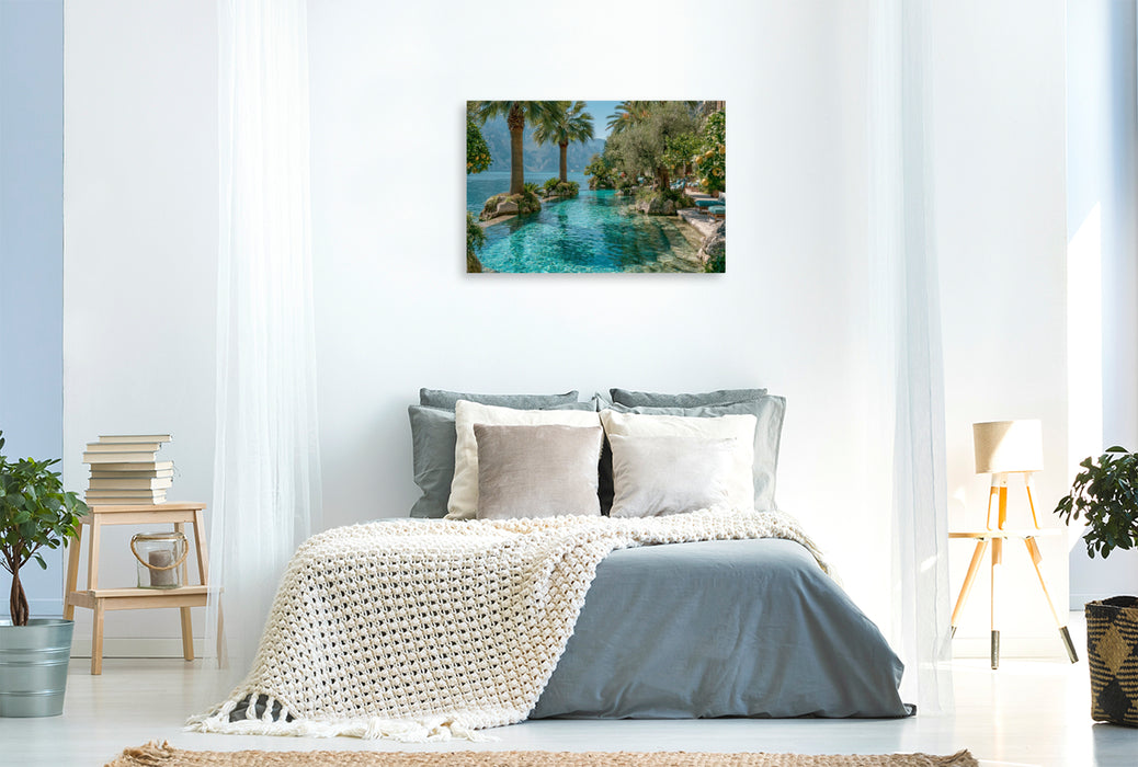 Premium Textil-Leinwand Gardasee – Mediterrane Gärten voller Frühlingslicht
