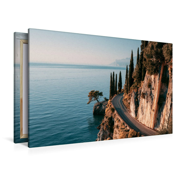 Premium Textil-Leinwand Toskana, Italien – Küstenstraße zwischen Zypressen und Meer
