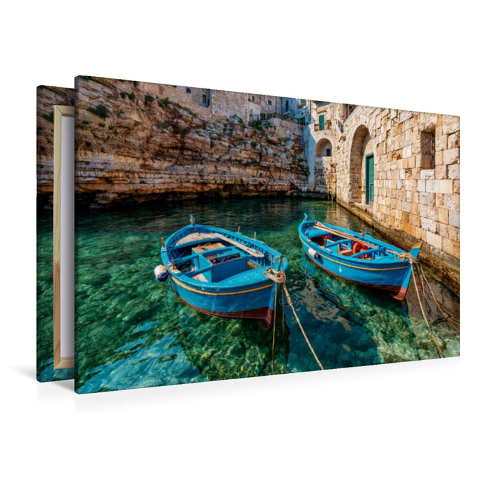 Premium Textil-Leinwand Monopoli, Apulien – Traditionelle Fischerboote im historischen Hafen