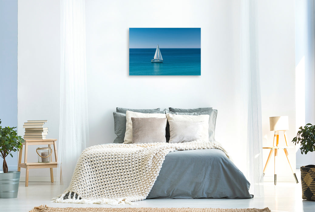 Premium Textil-Leinwand Tropea, Kalabrien – Einsames Segelboot auf türkisfarbenem Meer