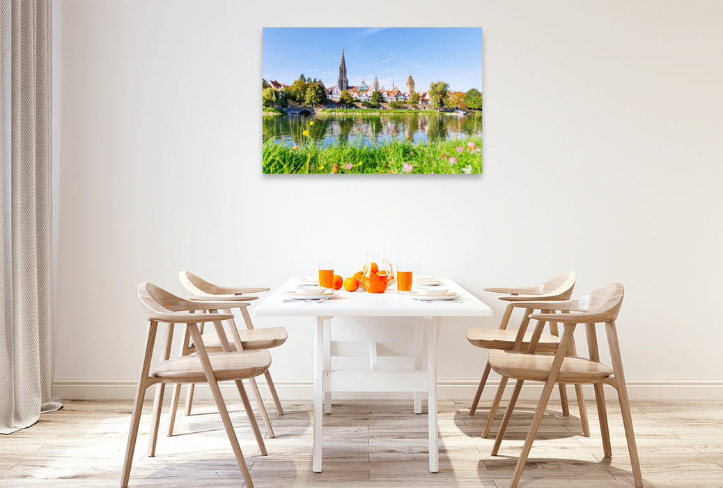 Premium Textil-Leinwand Ulm: Donauschwabenufer mit Ulmer Münster und Metzgerturm