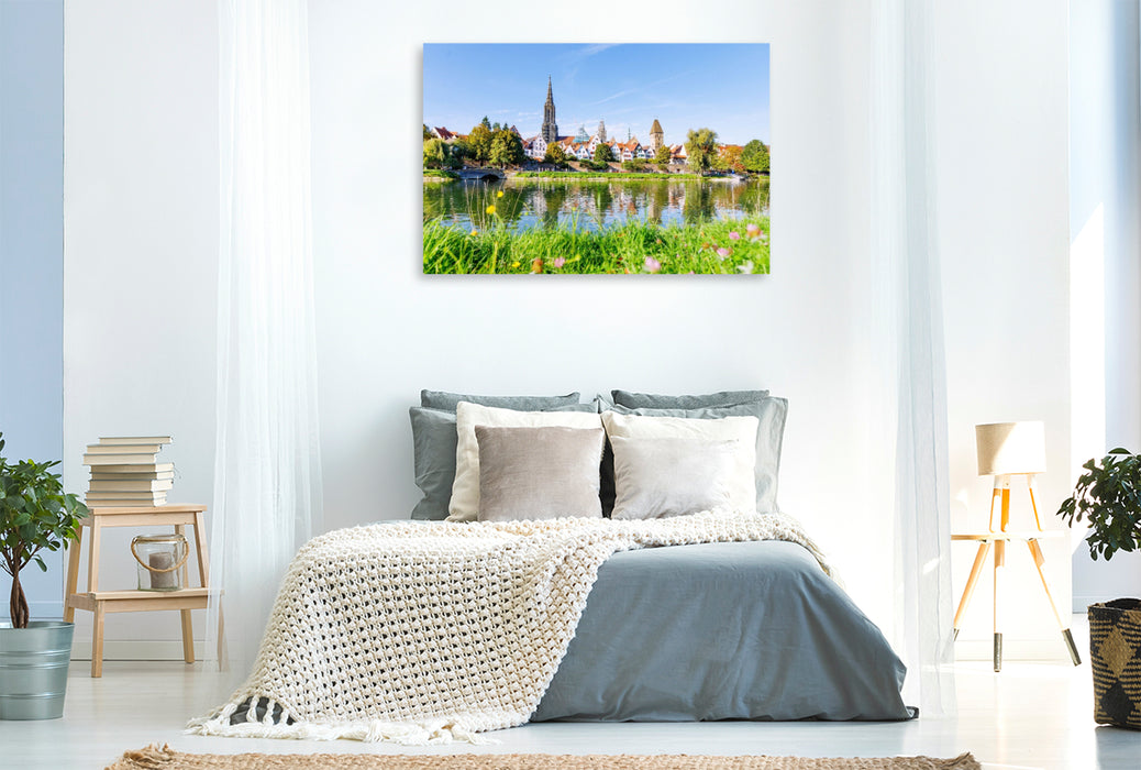 Premium Textil-Leinwand Ulm: Donauschwabenufer mit Ulmer Münster und Metzgerturm