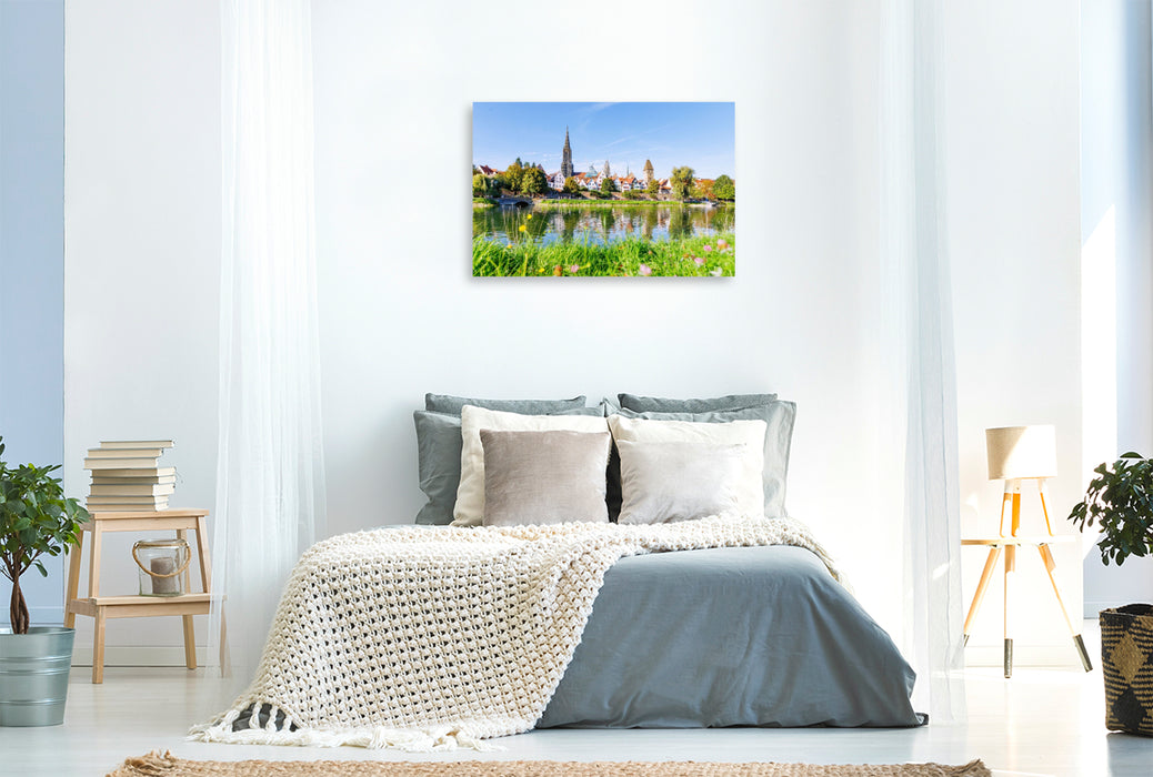 Premium Textil-Leinwand Ulm: Donauschwabenufer mit Ulmer Münster und Metzgerturm