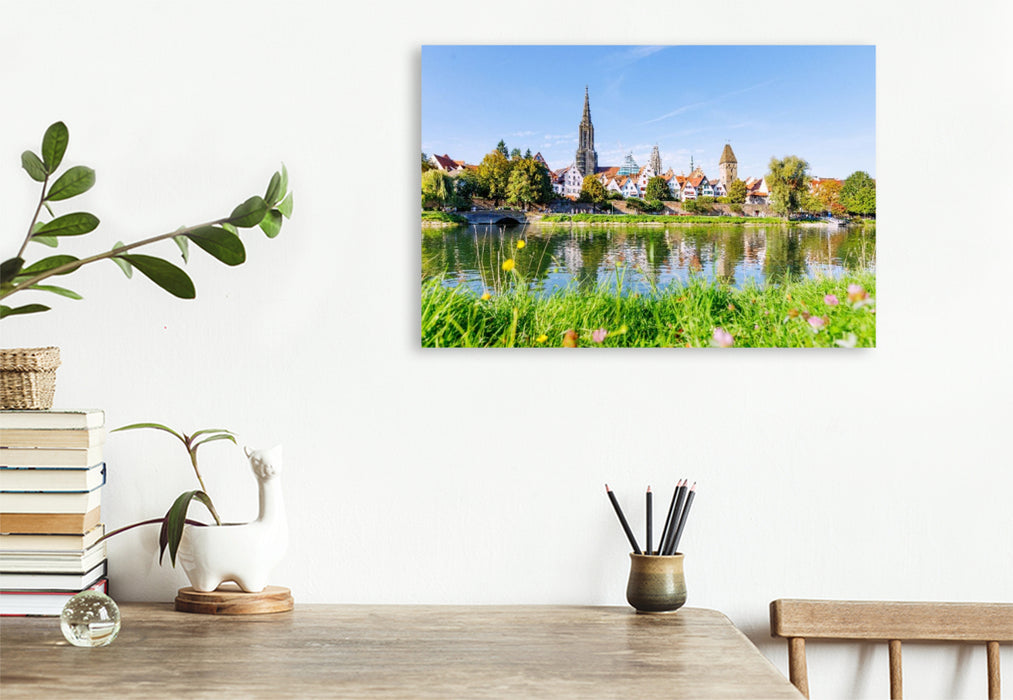 Premium Textil-Leinwand Ulm: Donauschwabenufer mit Ulmer Münster und Metzgerturm