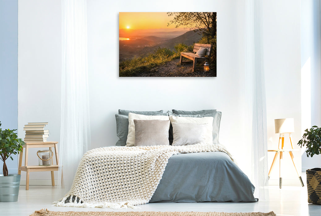 Premium Textil-Leinwand Goldene Stunde - Bank im Abendlicht