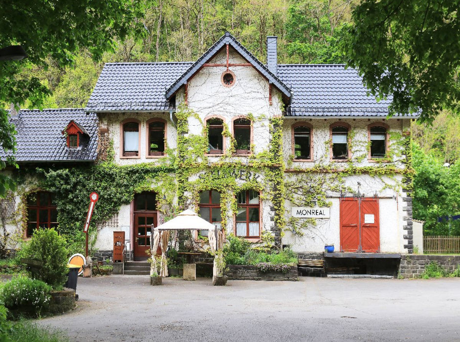 Am Bahnhof von Monreal - CALVENDO Foto-Puzzle'