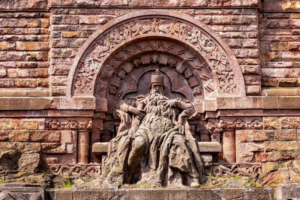 Premium Textil-Leinwand Sandsteinstatue Kaiser Friedrich I - Barbarossa im Kyffhäuserdenkmal