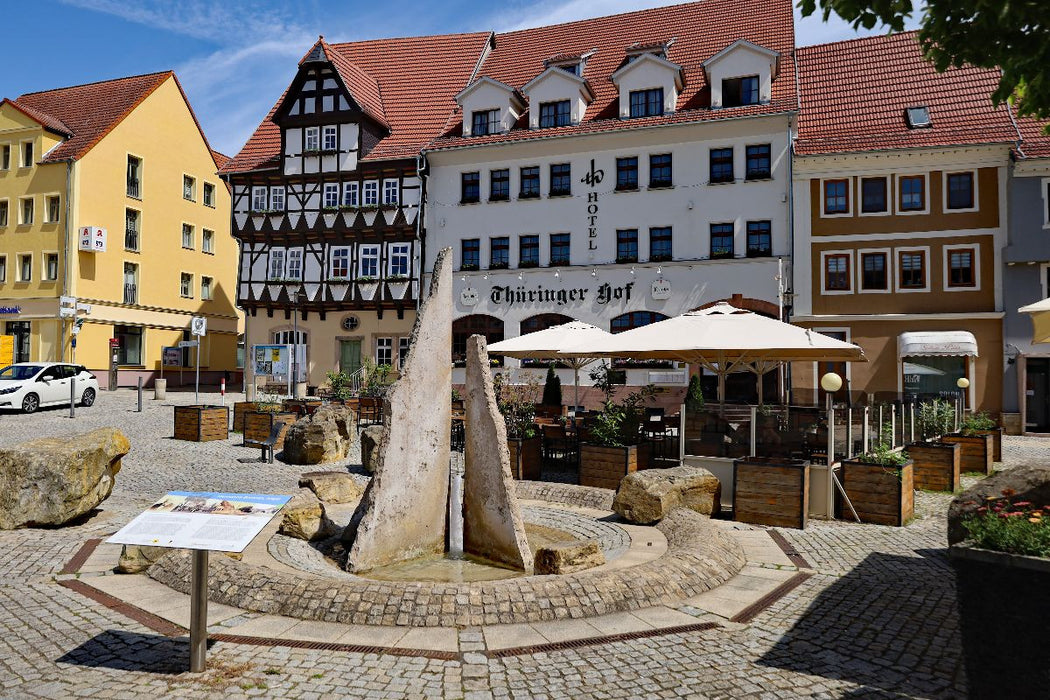 Premium Textil-Leinwand Der Wilhelm Hermanns Brunnen auf dem Anger
