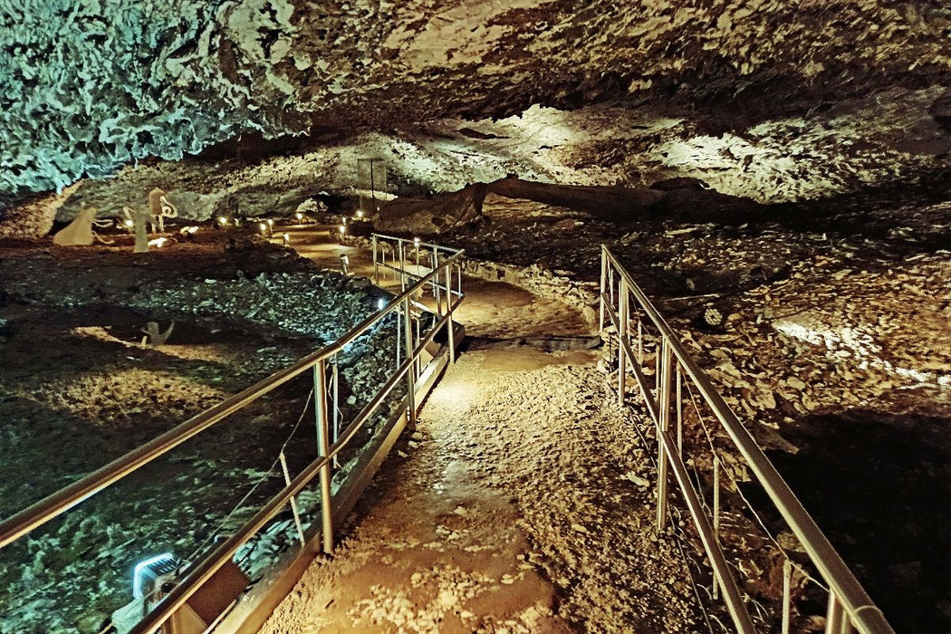 Premium Textil-Leinwand Barbarossahöhle - unterirdischer See