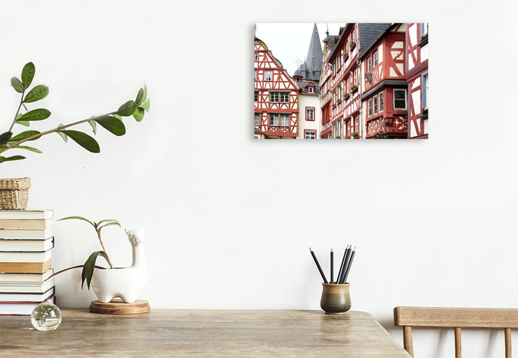 Premium Textil-Leinwand Fachwerk am historischen Marktplatz in Bernkastel-Kues