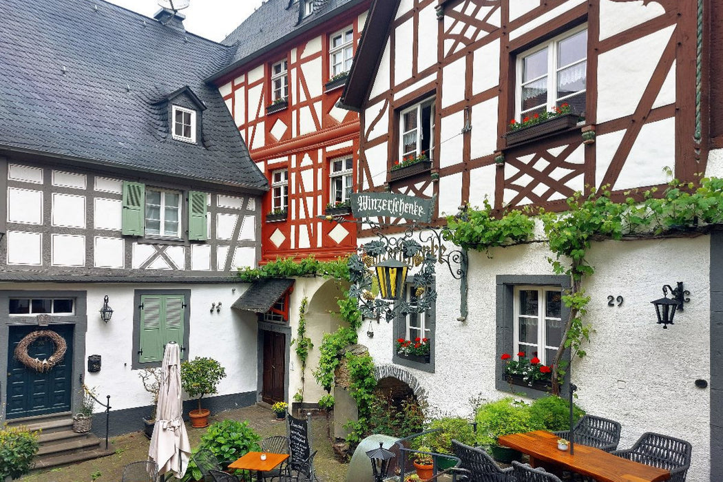 Premium Textil-Leinwand Beilstein, historischer Weinort an der Mosel