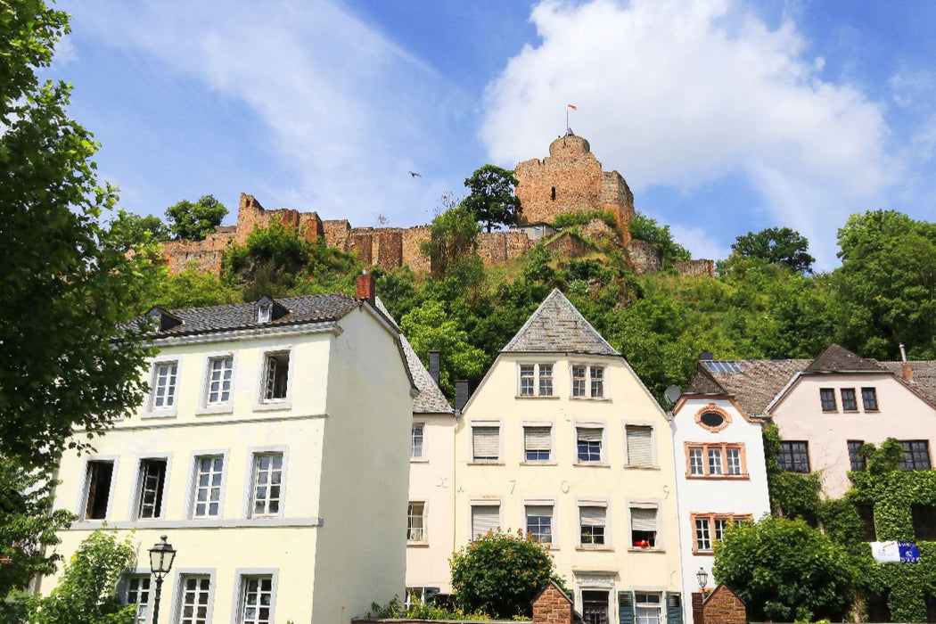 Premium Textil-Leinwand Blick zur Burgruine in Saarburg in Rheinland-Pfalz