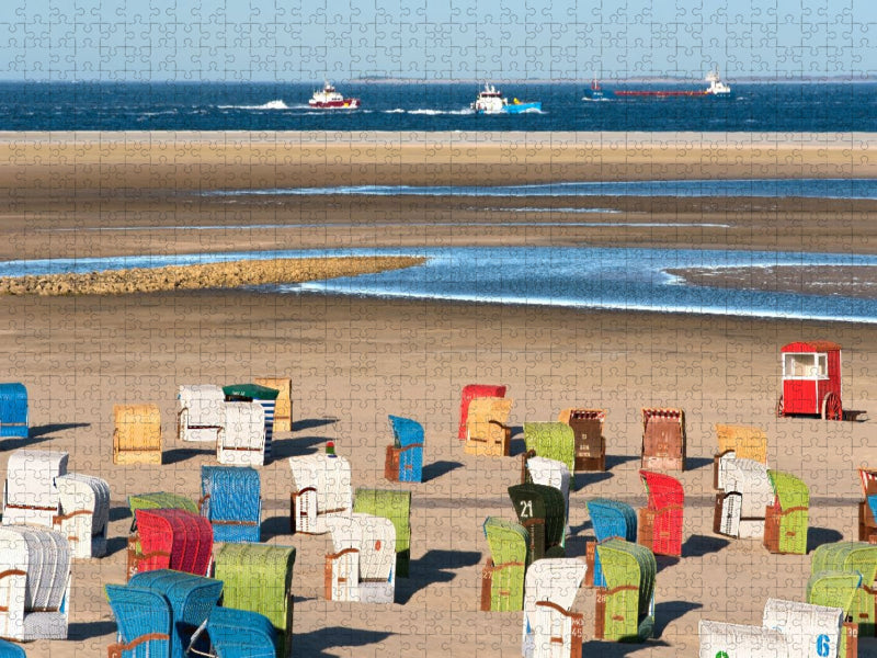 Strandkörbe, Sand, Schiffe und die See. - CALVENDO Foto-Puzzle'