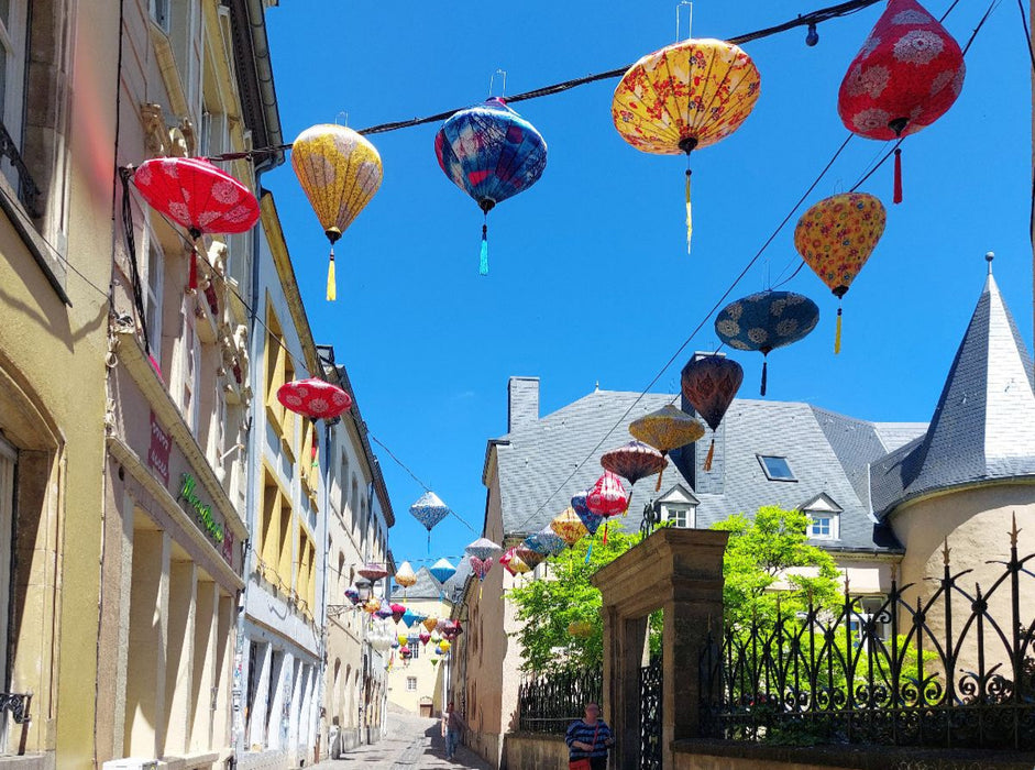 Luxemburg-Stadt, Lampions in der Rue du St. Esprit - CALVENDO Foto-Puzzle'