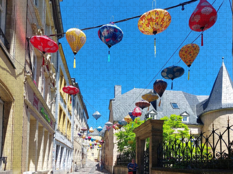 Luxemburg-Stadt, Lampions in der Rue du St. Esprit - CALVENDO Foto-Puzzle'