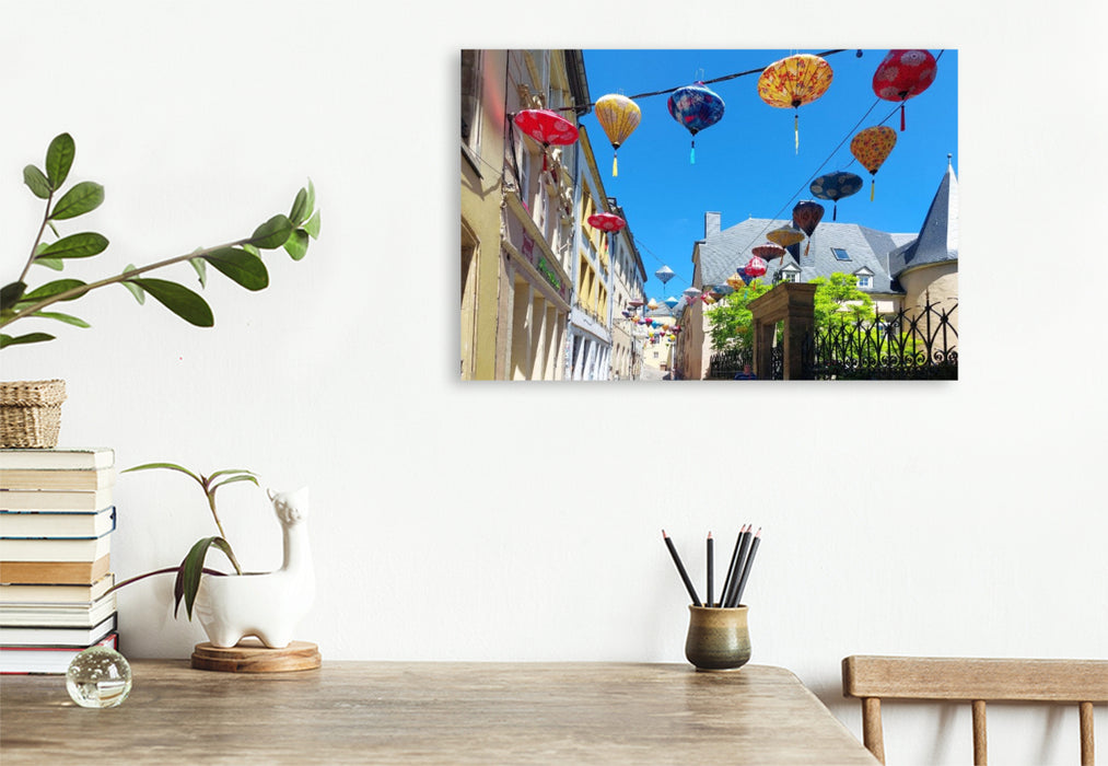 Premium Textil-Leinwand Luxemburg-Stadt, Lampions in der Rue du St. Esprit