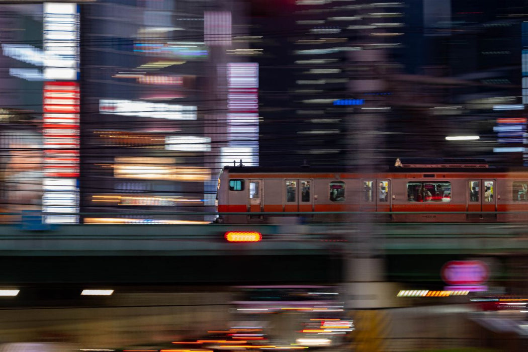 Premium Textil-Leinwand Mitzieher einer U-Bahn bei Nacht
