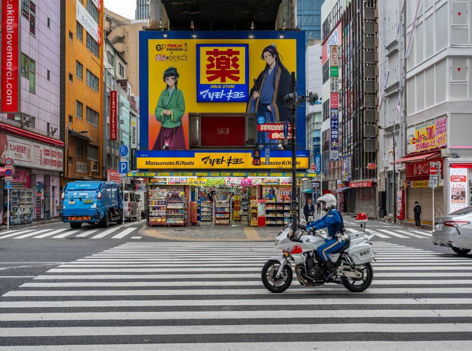 Polizist auf Motorrad in Akihabara - CALVENDO Foto-Puzzle'