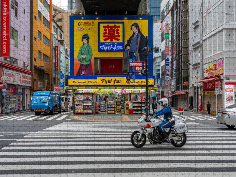 Polizist auf Motorrad in Akihabara - CALVENDO Foto-Puzzle'
