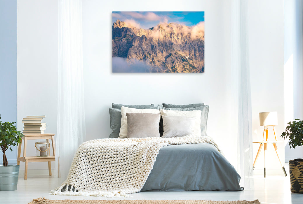 Premium Textil-Leinwand Karwendel in Wolken