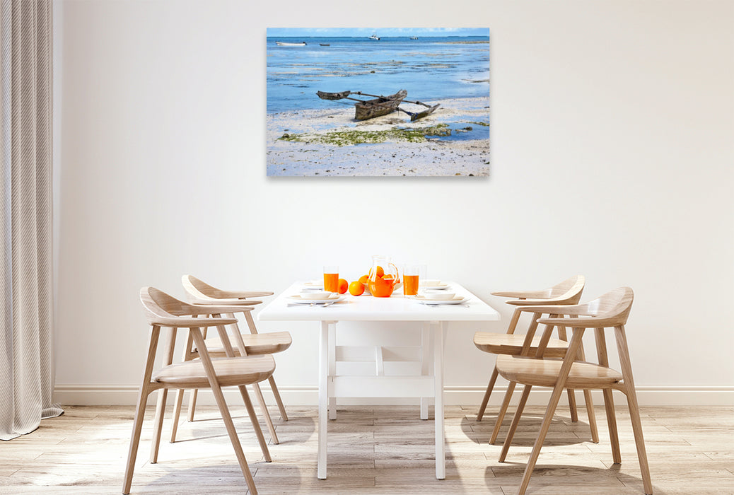 Premium Textil-Leinwand Holzboot am Strand