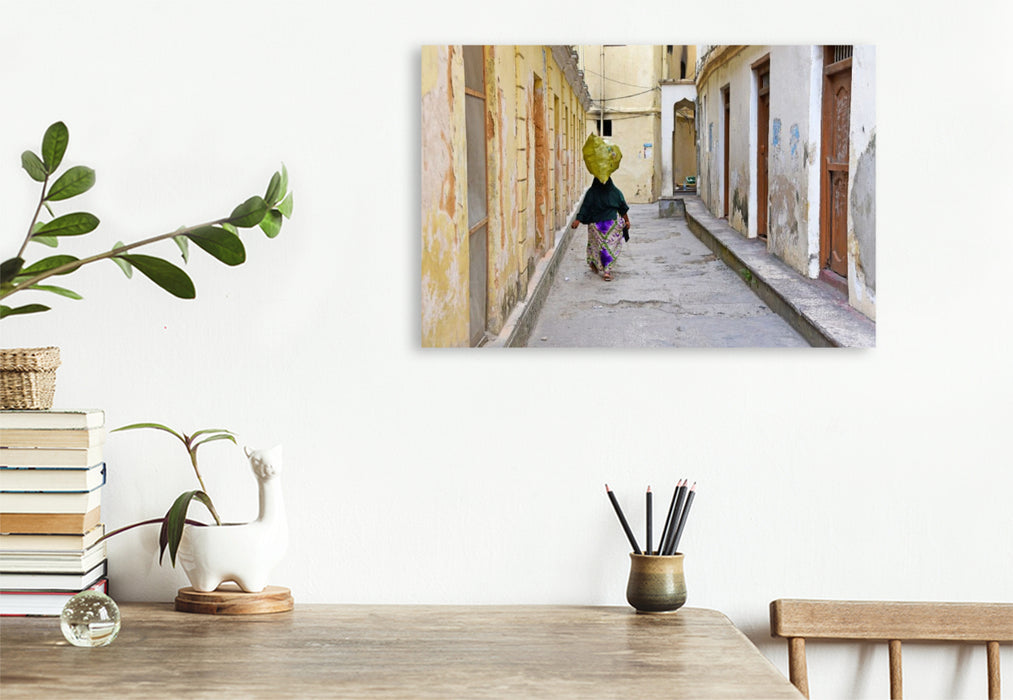 Premium Textil-Leinwand Frau in Stone Town