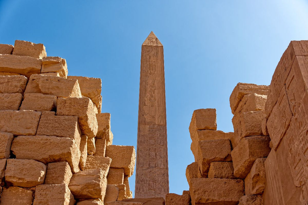 Premium Textil-Leinwand Blick auf den Obelisk von Thutmosis I. (Karnak)