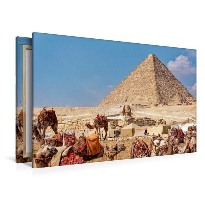 Premium Textil-Leinwand Doch noch geschafft: Cheops-Pyramide mit Kamelen