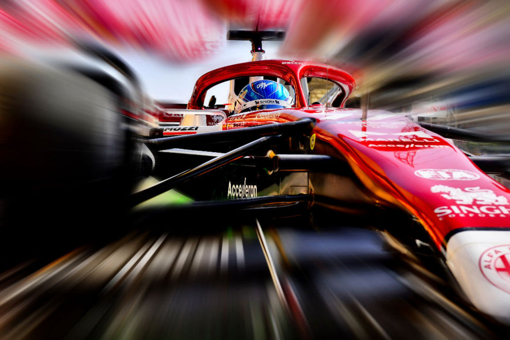 Premium Textil-Leinwand Der Finne Valtteri Bottas im Alfa Romeo F1