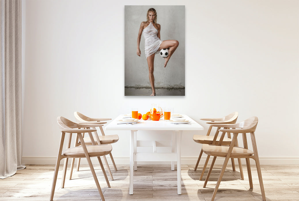 Premium Textil-Leinwand Ein Motiv aus dem Kalender Frauen mit Fußball – Eleganz. Leidenschaft.