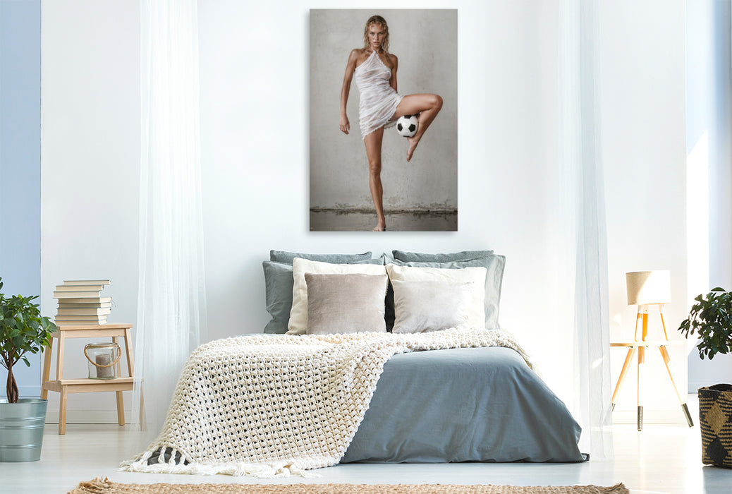 Premium Textil-Leinwand Ein Motiv aus dem Kalender Frauen mit Fußball – Eleganz. Leidenschaft.