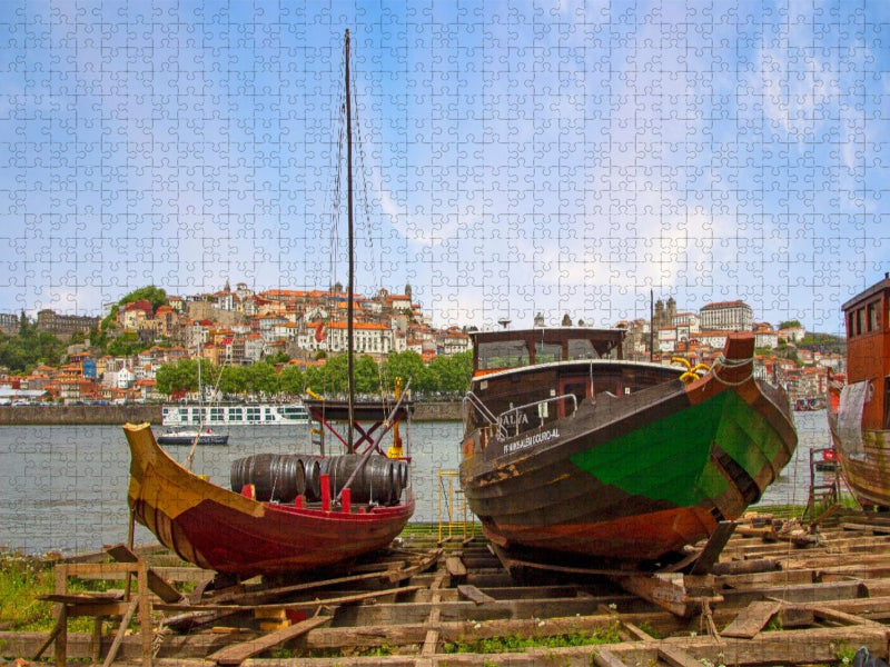 Rabelo-Boote am Flussufer von Vila Nova de Gaia - CALVENDO Foto-Puzzle'
