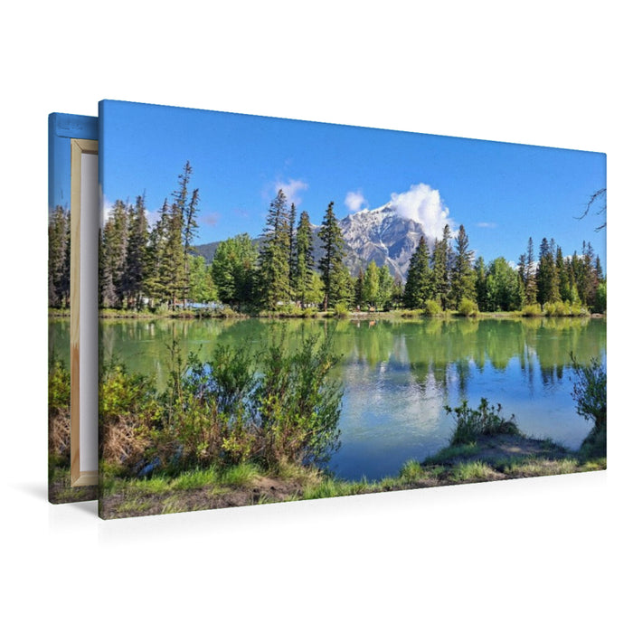 Premium Textil-Leinwand Banff, Bow River. Im Hintergrund der schneebedeckte Gipfel des Cascade Mountain, Alberta
