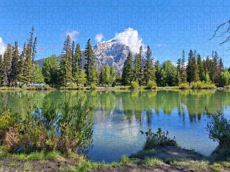 Banff, Bow River. Im Hintergrund der schneebedeckte Gipfel des Cascade Mountain, Alberta - CALVENDO Foto-Puzzle'