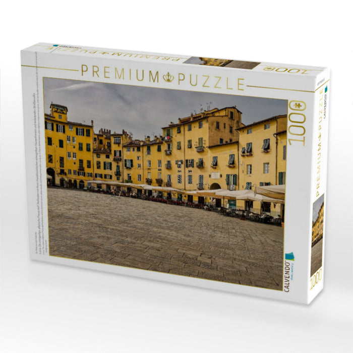 Lucca: Die einzigartige, elliptische Piazza dell'Anfiteatro mit ihren charakteristischen ockergelben Häuserfronten und einladenden Straßencafés - CALVENDO Foto-Puzzle'