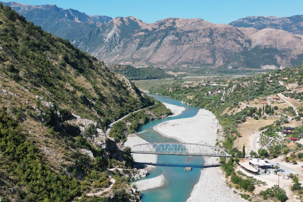 Premium Textil-Leinwand Der Fluß Vjosa Albanien