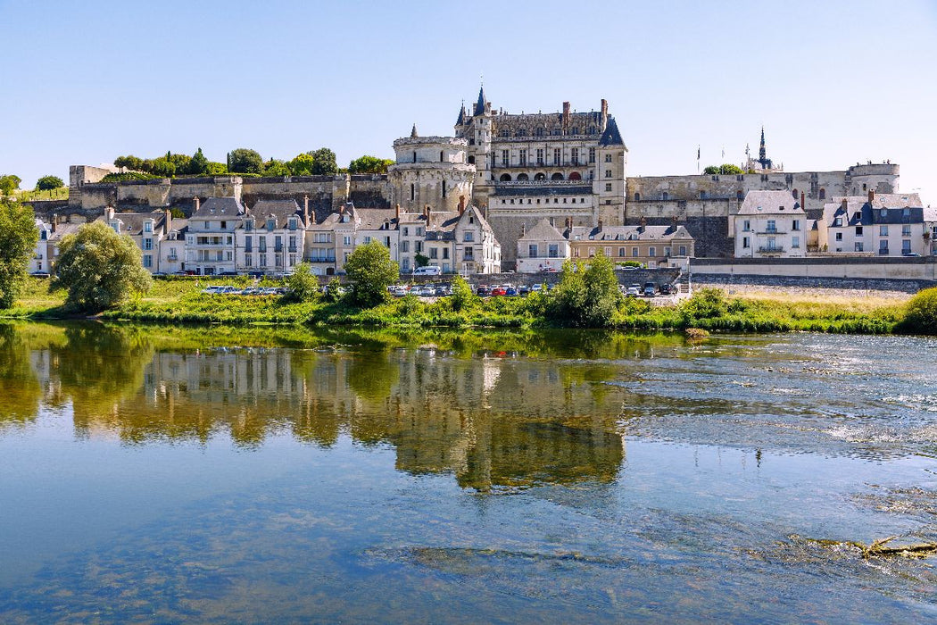 Premium Textil-Leinwand Amboise: Stadtansicht mit Château Royal