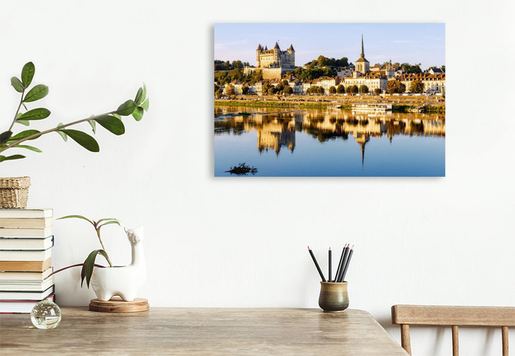 Premium Textil-Leinwand Saumur: Stadtansicht mit Château du Saumur und Kirche Saint-Pierre
