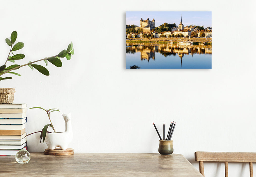 Premium Textil-Leinwand Saumur: Stadtansicht mit Château du Saumur und Kirche Saint-Pierre