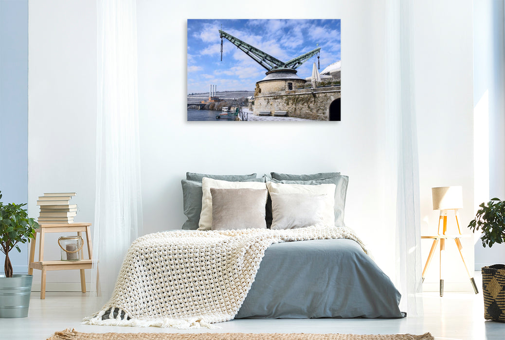 Premium Textil-Leinwand Alte Kranen am Mainufer