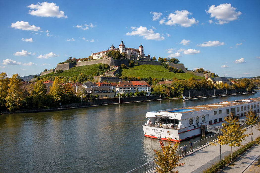 Premium Textil-Leinwand Ein Motiv aus dem Kalender Würzburg Idylle am Main