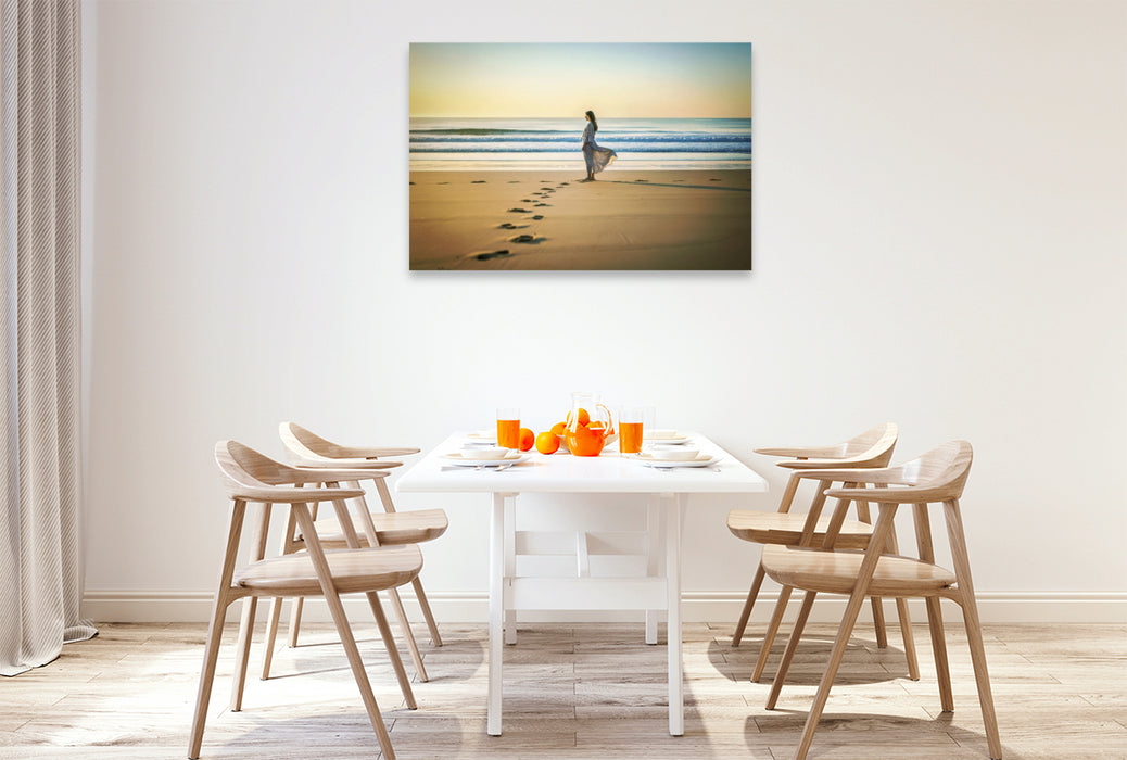 Premium Textil-Leinwand Strandlinien im Licht, klare Konturen, klare Ruhe.