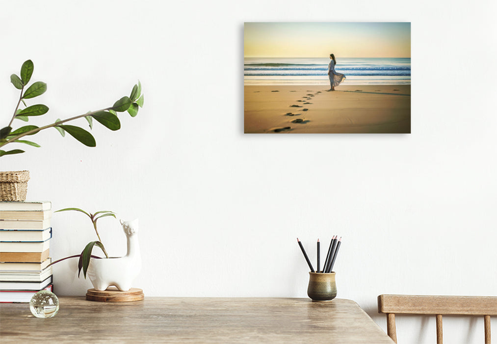 Premium Textil-Leinwand Strandlinien im Licht, klare Konturen, klare Ruhe.