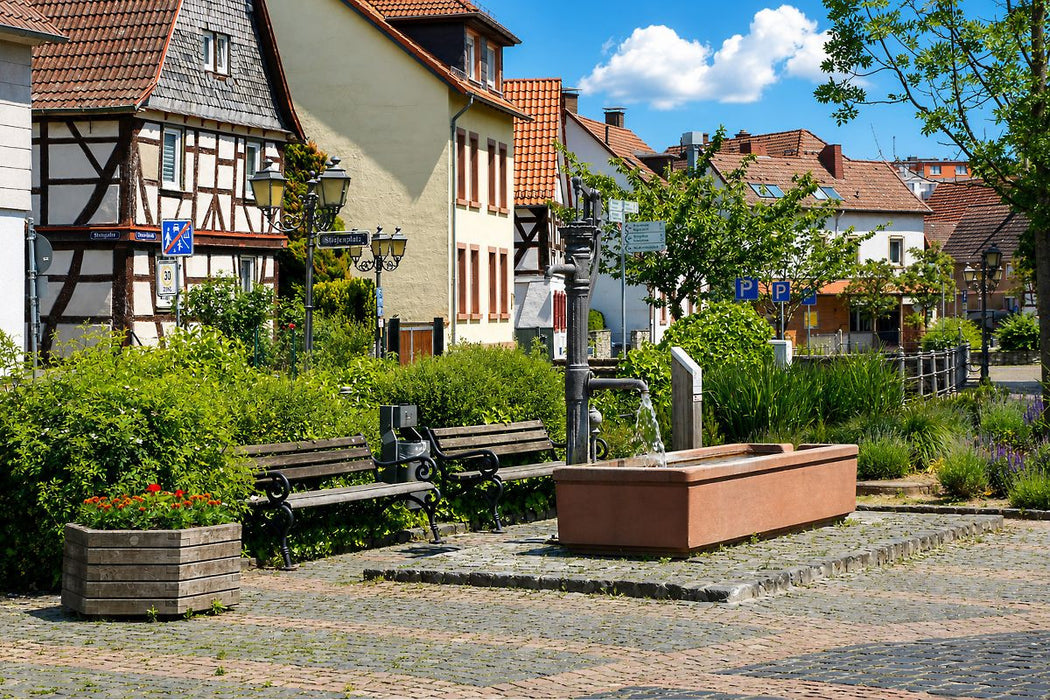 Premium Textil-Leinwand Oberortstraße Brunnen
