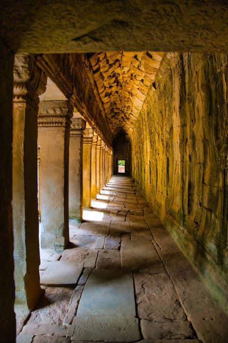Premium Textil-Leinwand Endloser Säulengang im Tempel von Angkor Wat