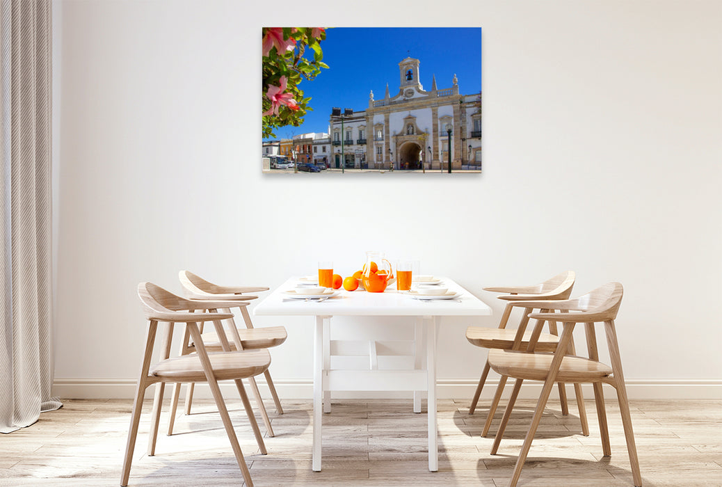 Premium Textil-Leinwand Hibiskusblüten am neoklassizistischen Stadttor