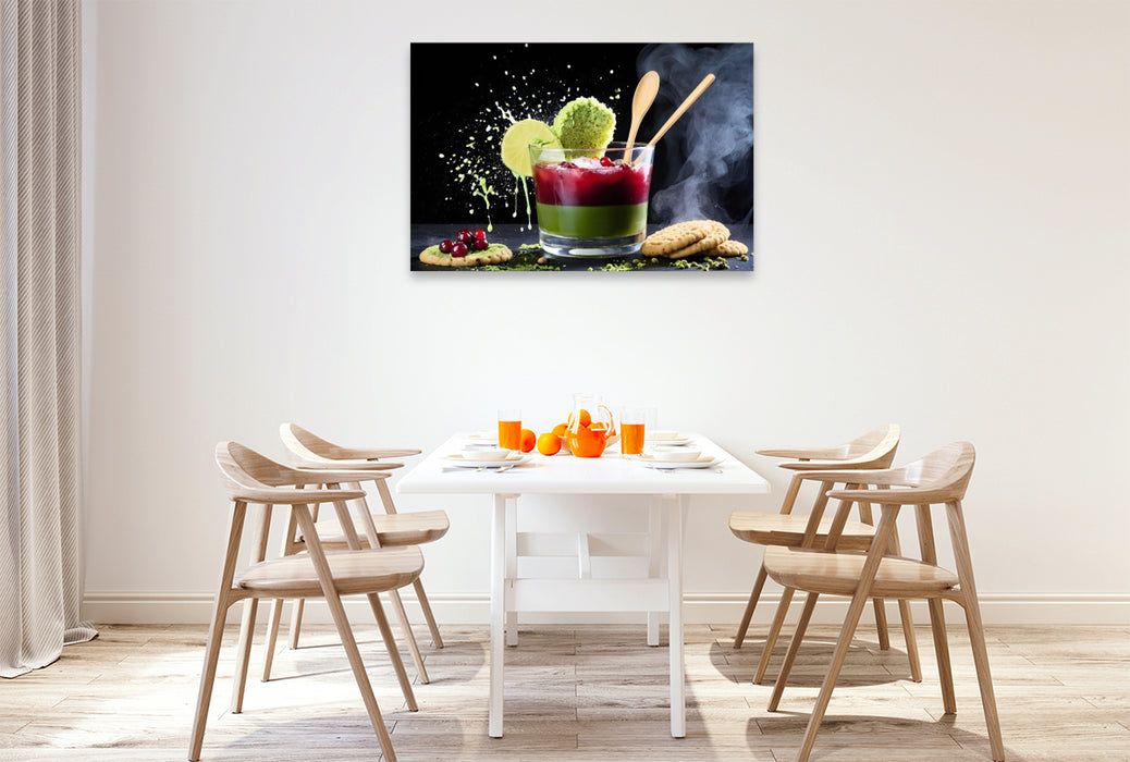 Premium Textil-Leinwand Lifestyle-Getränk Cranberry-Matcha-Latte mit Matcha-Cookie