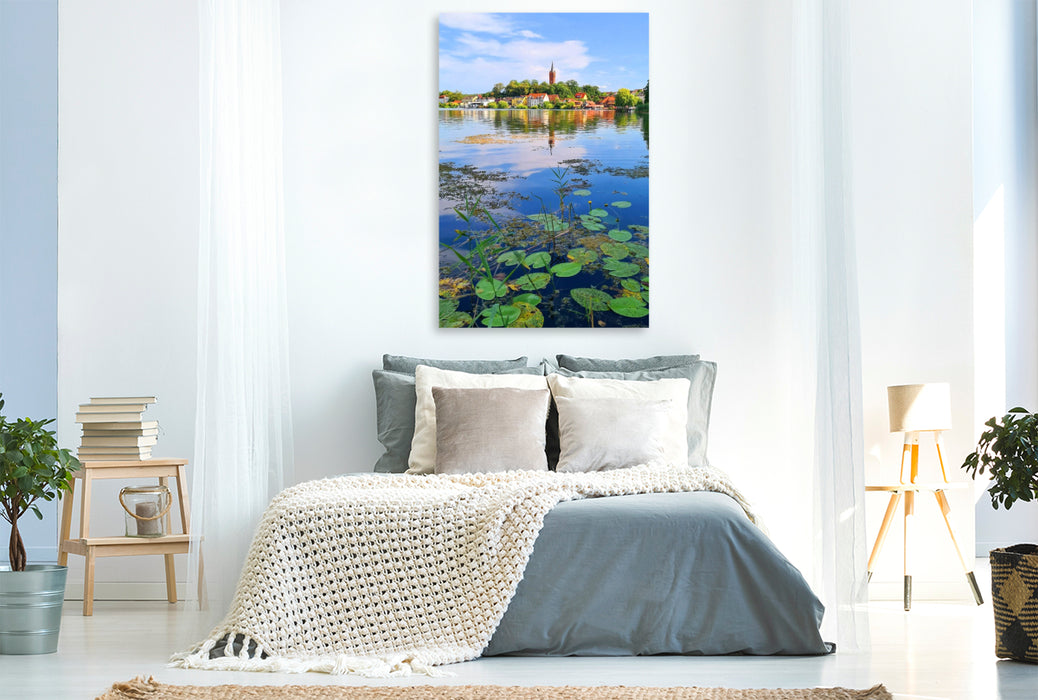 Premium Textil-Leinwand Stadtkirche in Feldberger Seenlandschaft