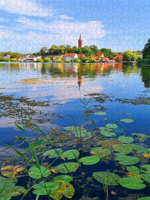 Stadtkirche in Feldberger Seenlandschaft - CALVENDO Foto-Puzzle'