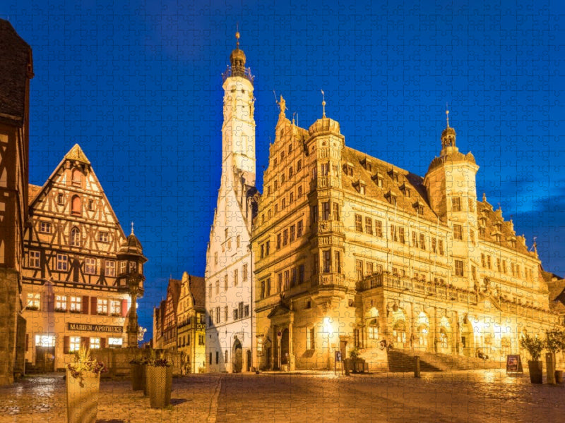 Rathaus in Rothenburg ob der Tauber zur blauen Stunde - CALVENDO Foto-Puzzle'